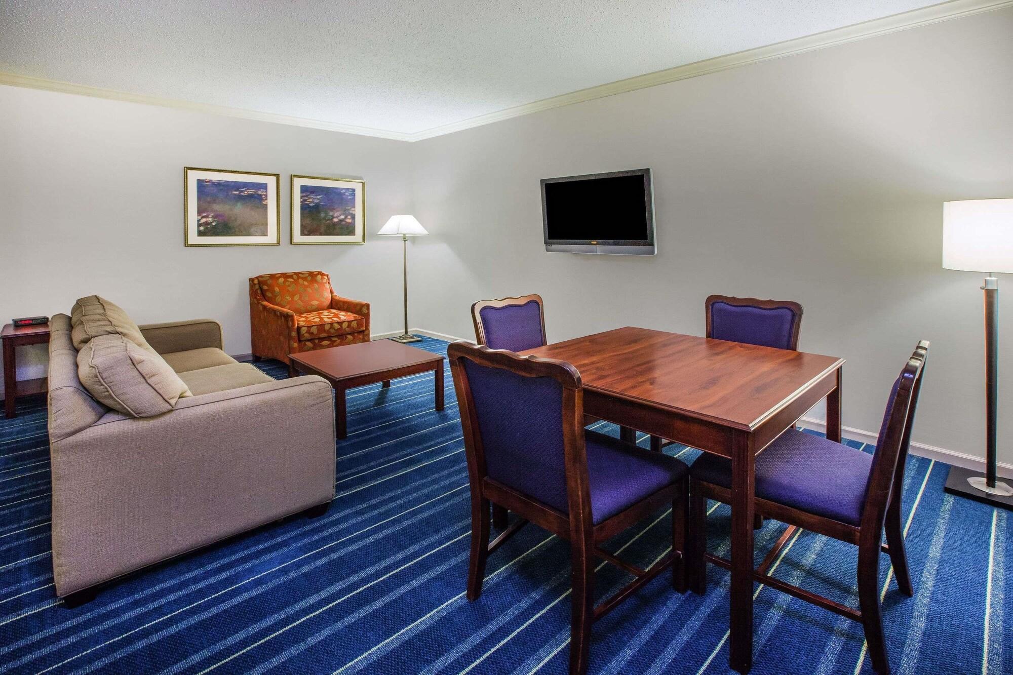 Days Inn By Wyndham Midland Kültér fotó